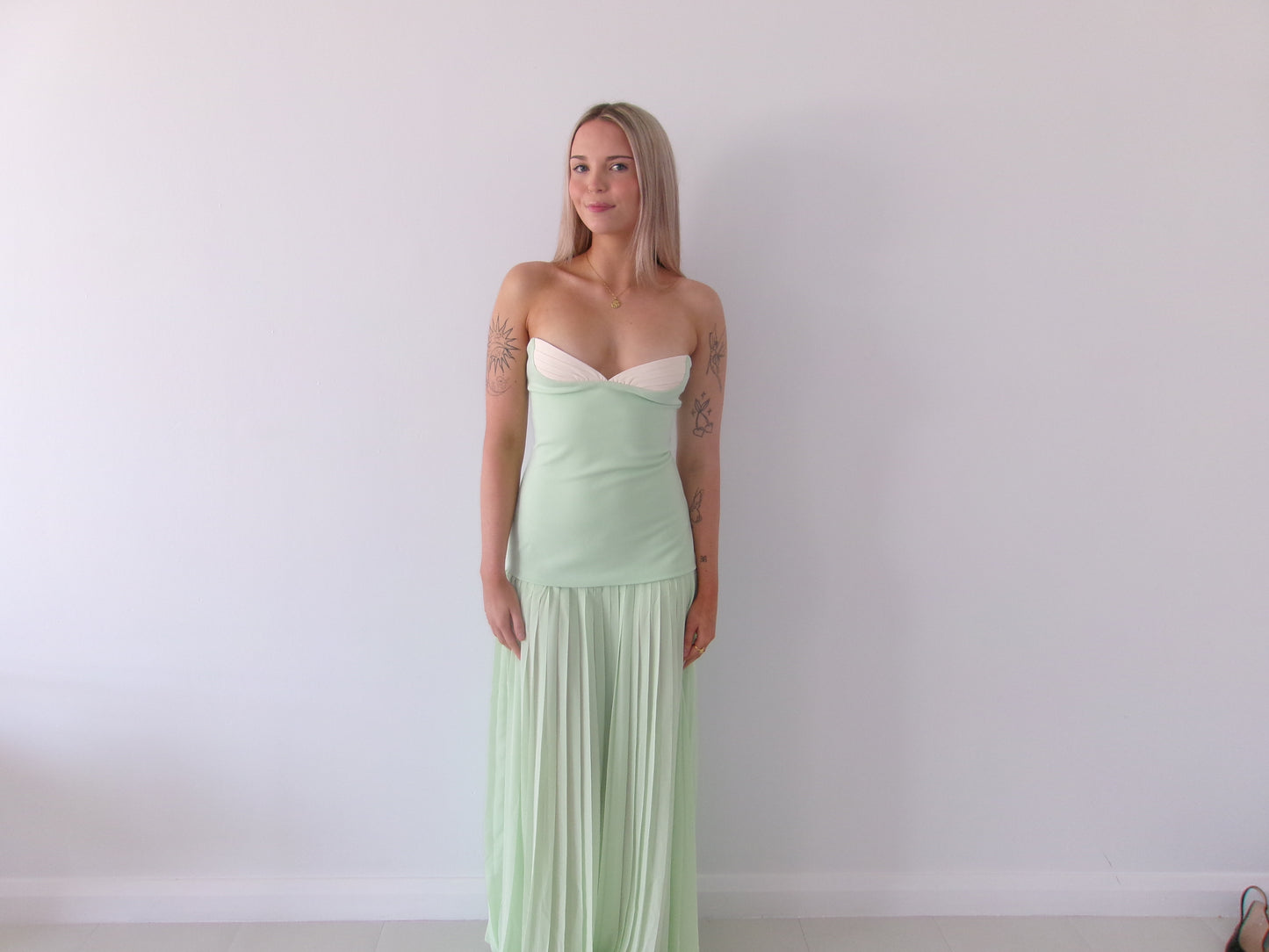 Nicolette Maxi - She is Olla